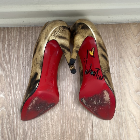 Christian Louboutin leopard patent pump heel 37.5 wsignature Christian Louboutin - Picture 7 of 7
